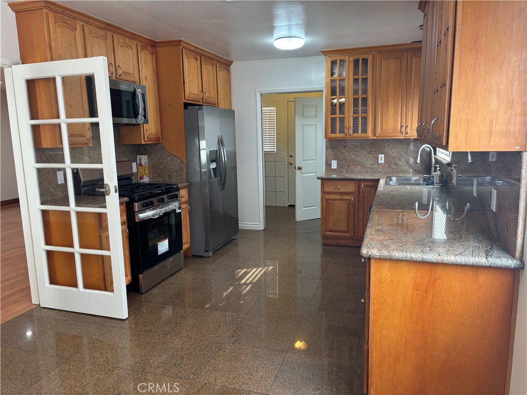 11246 Lull Street Property Photo 7