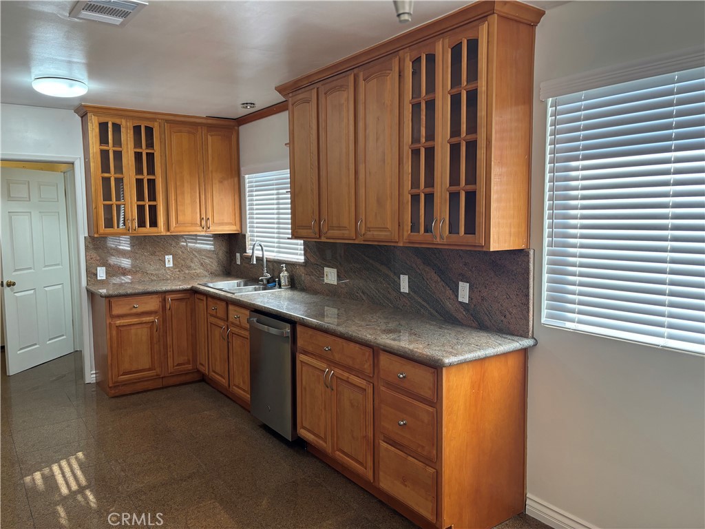 11246 Lull Street Property Photo 31
