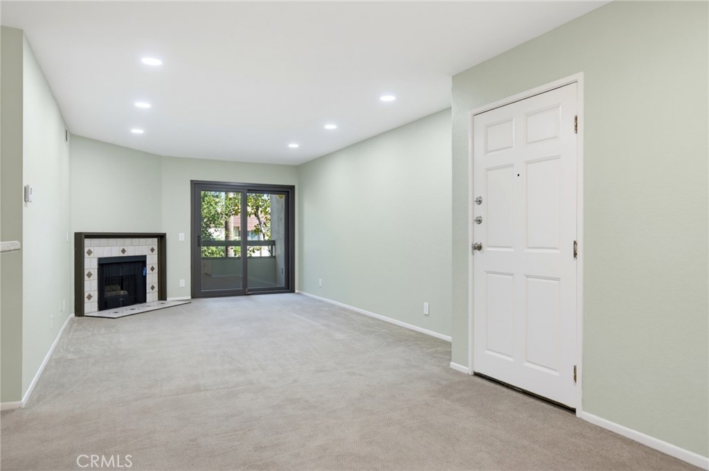 460 Oak Street 215 Property Photo 8