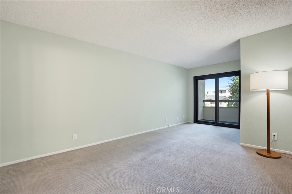 460 Oak Street 215 Property Photo 15