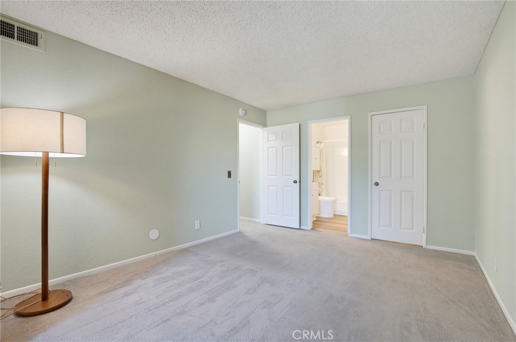 460 Oak Street 215 Property Photo 16