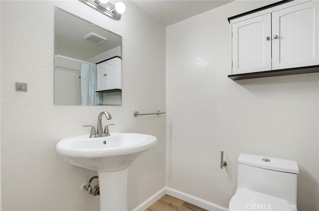 460 Oak Street 215 Property Photo 21