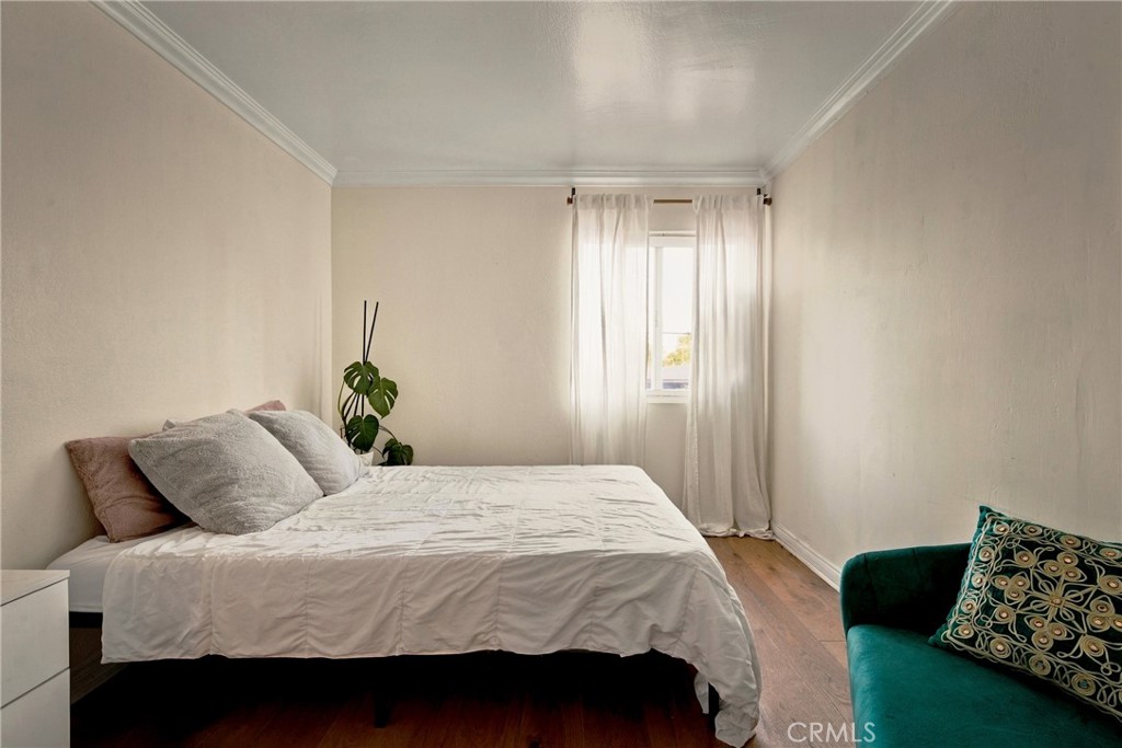 460 Golden Avenue 320 Property Photo 2