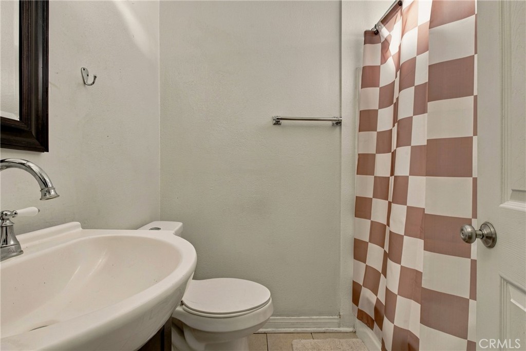460 Golden Avenue 320 Property Photo 18