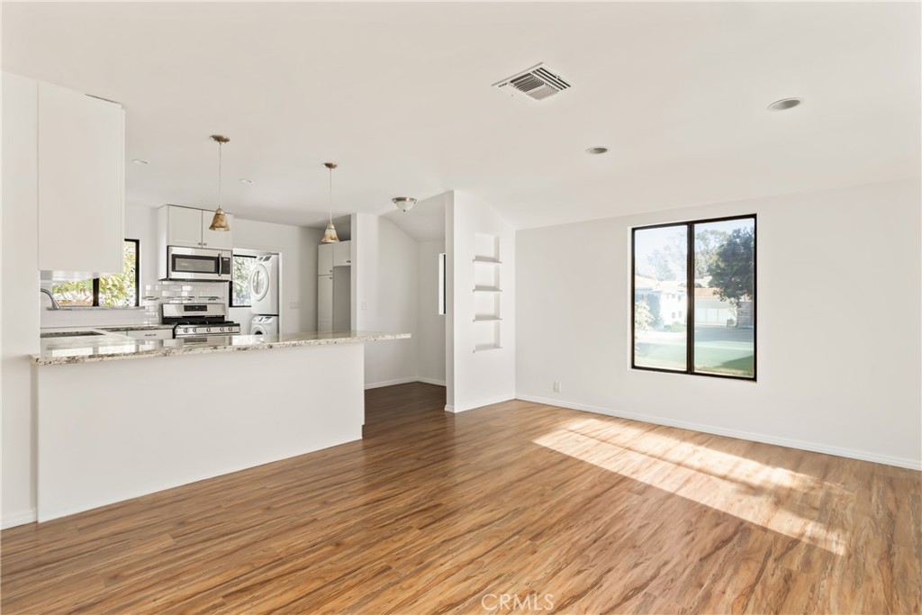 531 N Niagara Property Photo 3