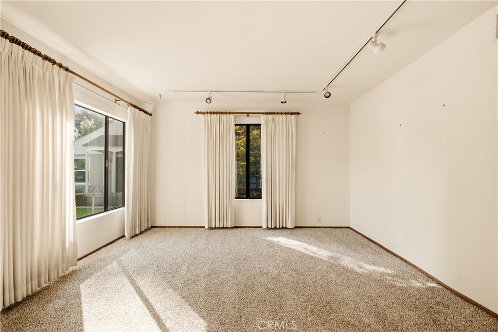 531 N Niagara Property Photo 15