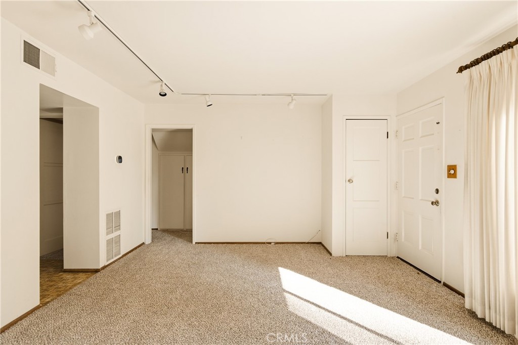 531 N Niagara Property Photo 16