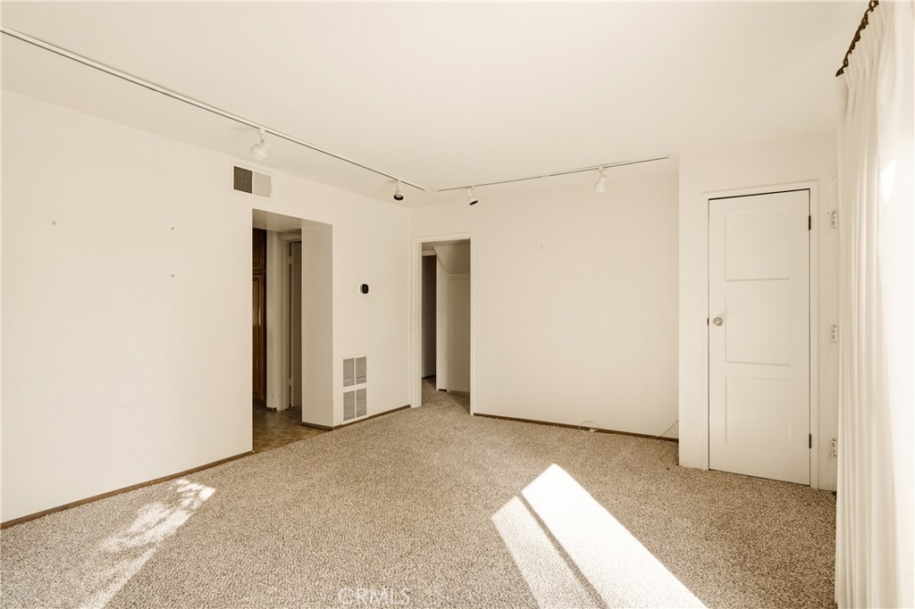 531 N Niagara Property Photo 18
