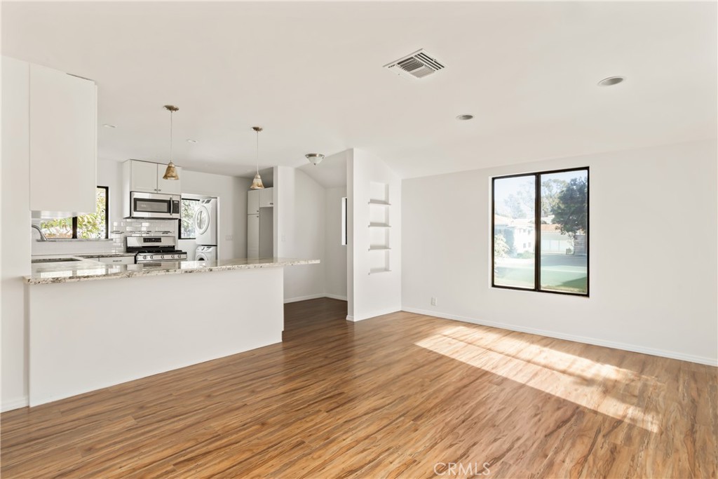 531 N Niagara Property Photo 3