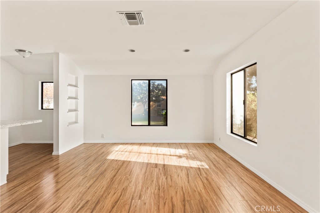 531 N Niagara Property Photo 4