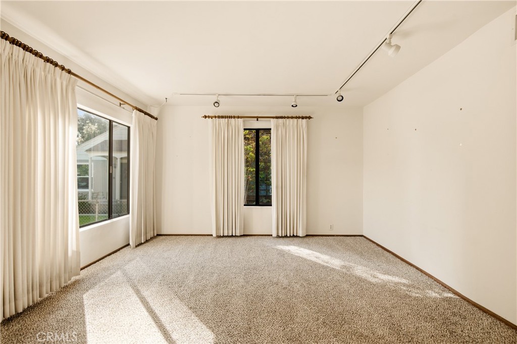 531 N Niagara Property Photo 15