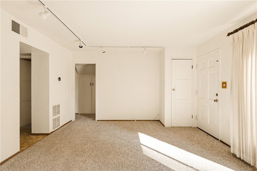 531 N Niagara Property Photo 16