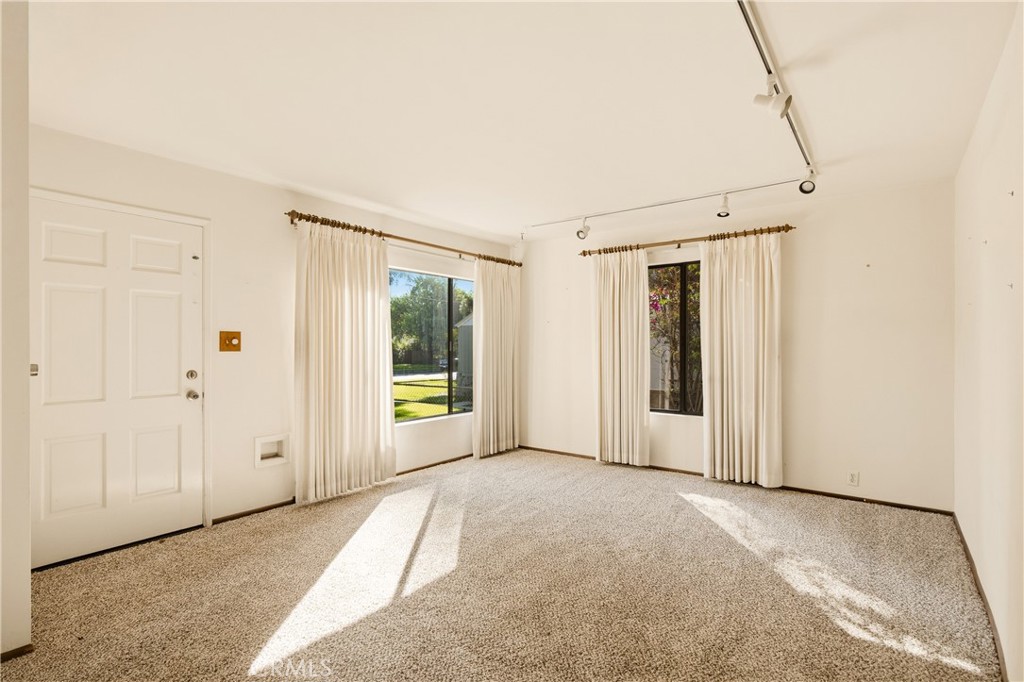 531 N Niagara Property Photo 17
