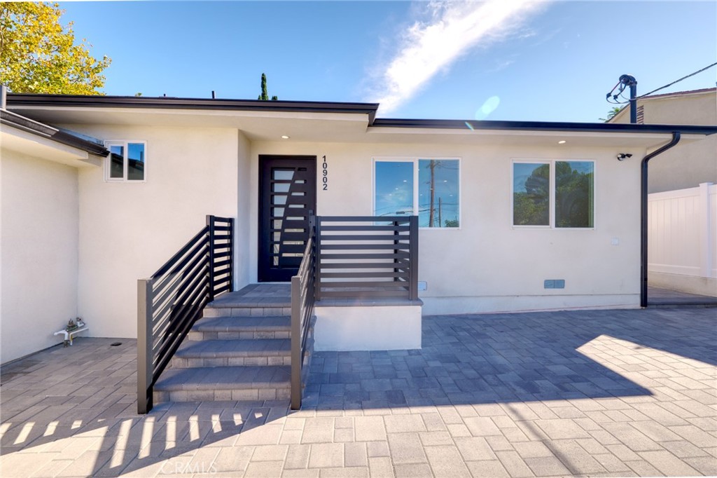 10902 Tujunga Canyon Property Photo 3