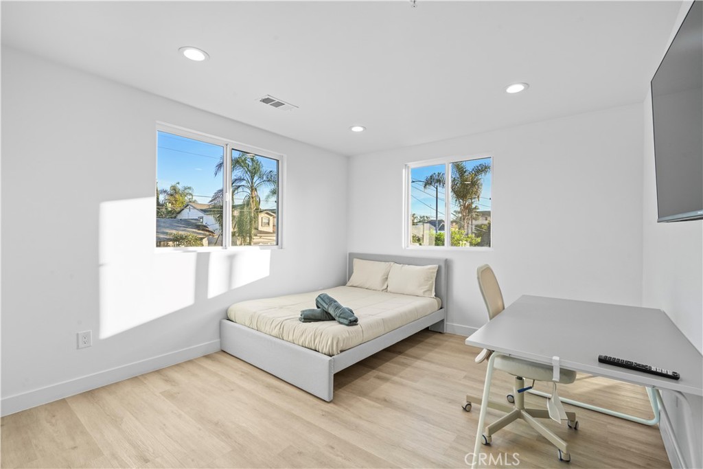 1029 Lord Street Property Photo 6