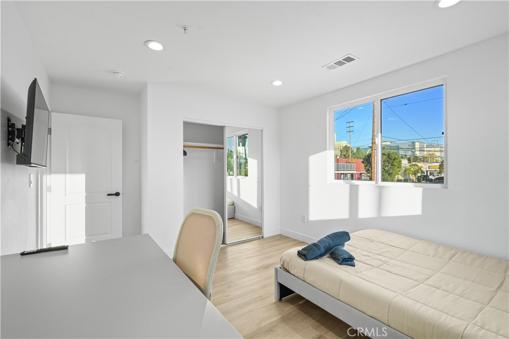 1029 Lord Street Property Photo 7