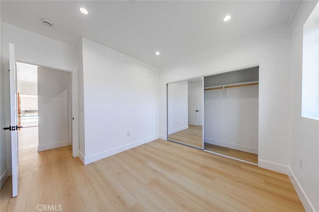 1259 S Longwood Avenue 3.5 Property Photo 10