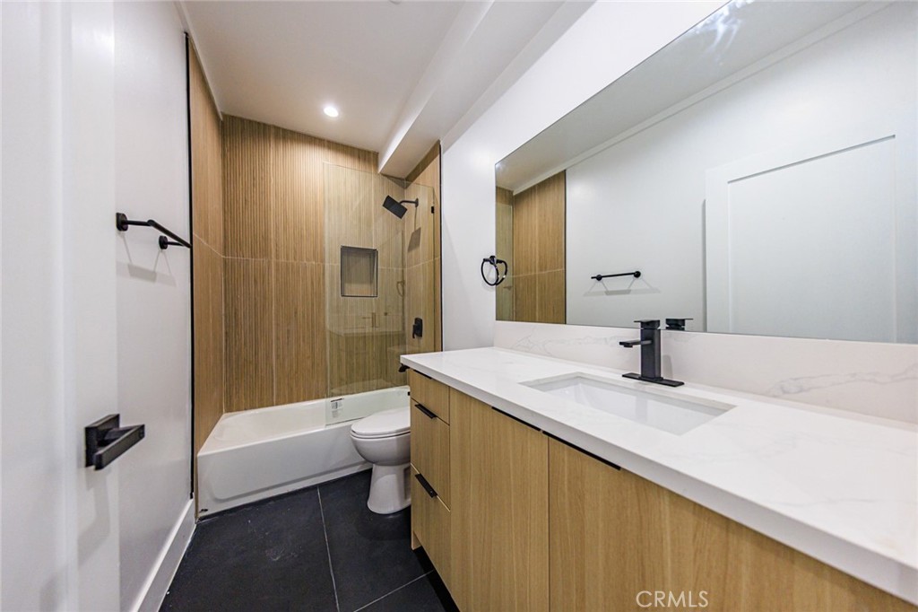 1259 S Longwood Avenue 3.5 Property Photo 11