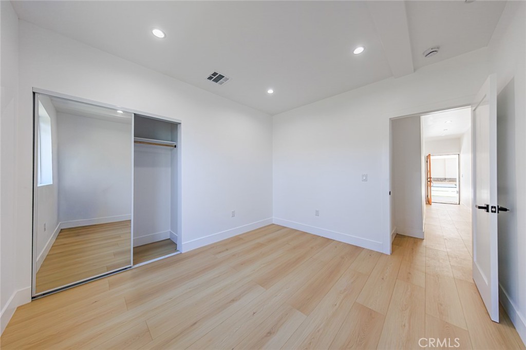 1259 S Longwood Avenue 3.5 Property Photo 13