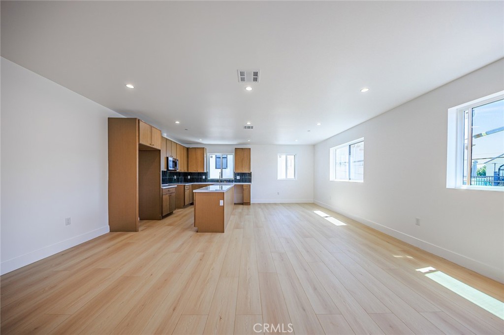 1259 S Longwood Avenue 3.5 Property Photo 16