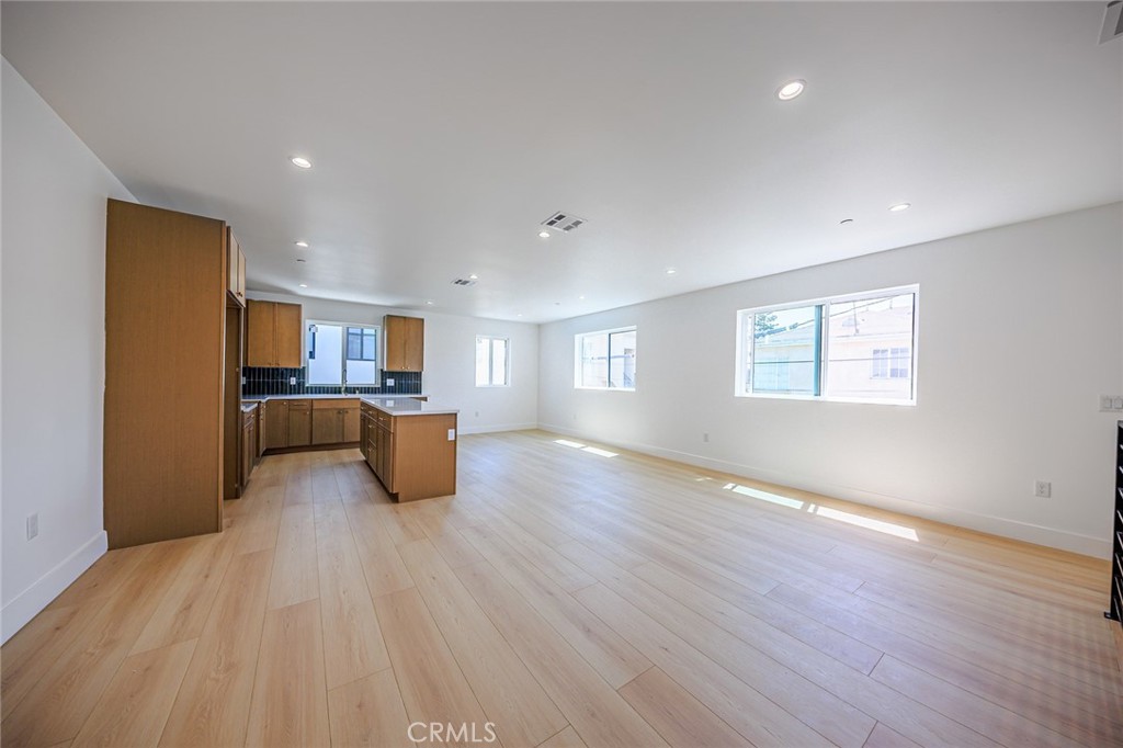 1259 S Longwood Avenue 3.5 Property Photo 17