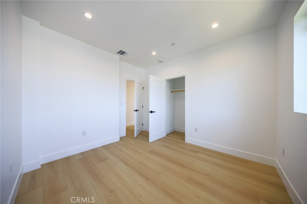 1259 S Longwood Avenue 3.5 Property Photo 28