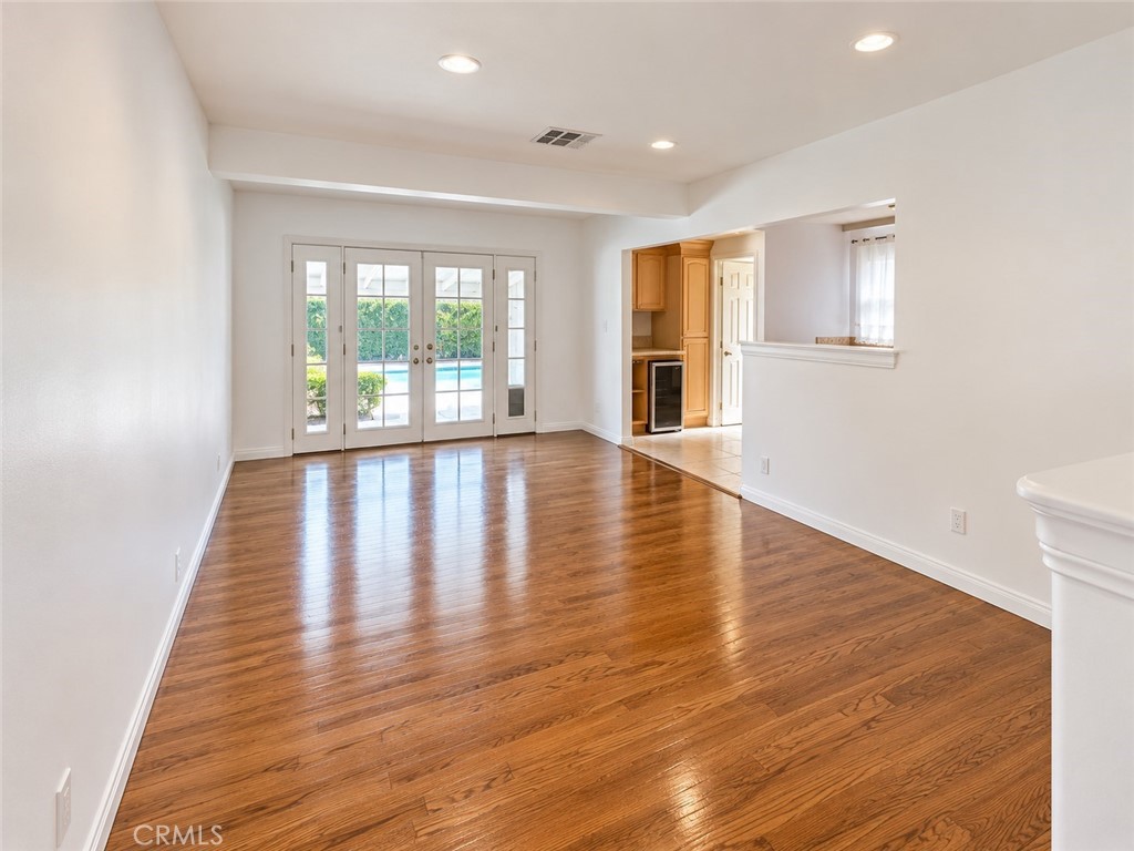 1104 N Screenland Drive Property Photo 10