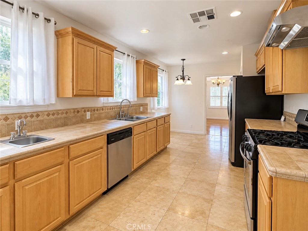 1104 N Screenland Drive Property Photo 11