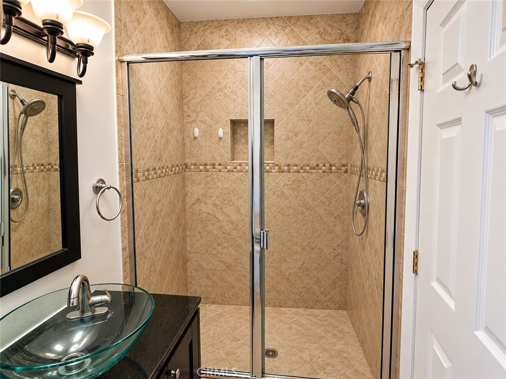 1104 N Screenland Drive Property Photo 22