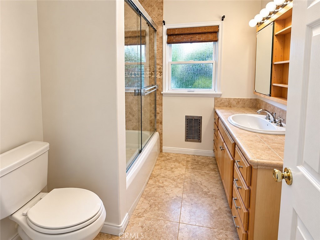 1104 N Screenland Drive Property Photo 24