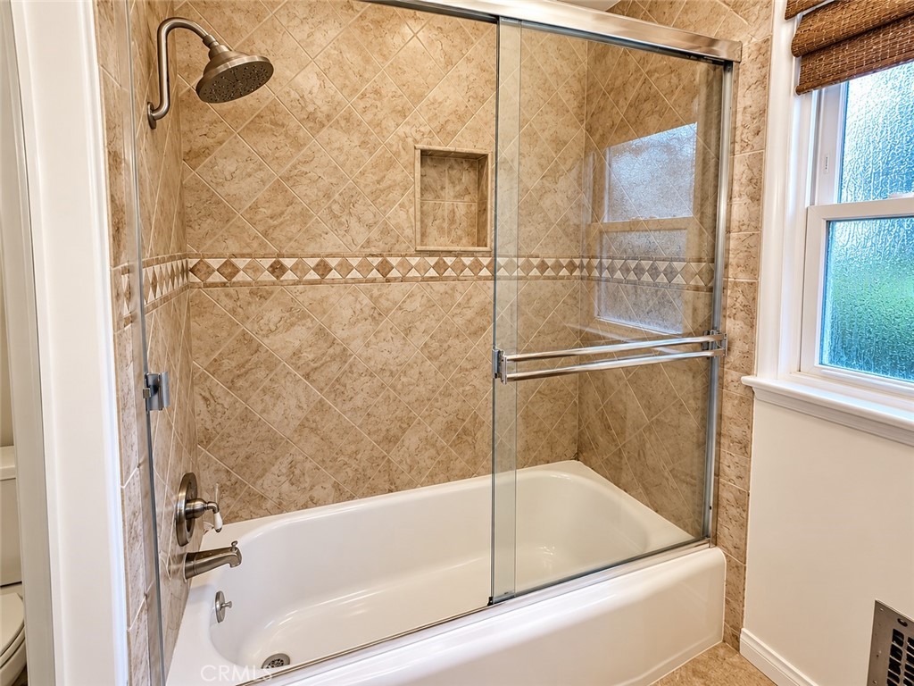 1104 N Screenland Drive Property Photo 25