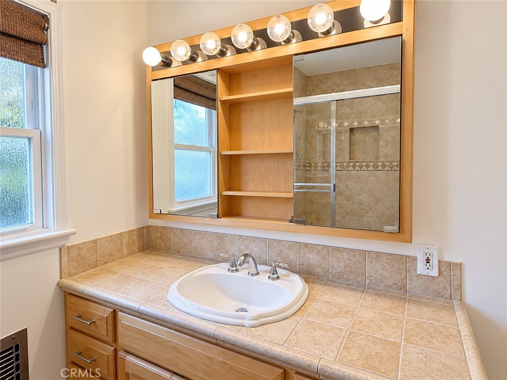 1104 N Screenland Drive Property Photo 26