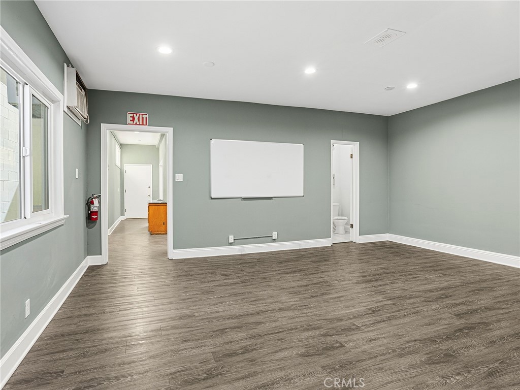 4105 W Magnolia Boulevard Property Photo 8