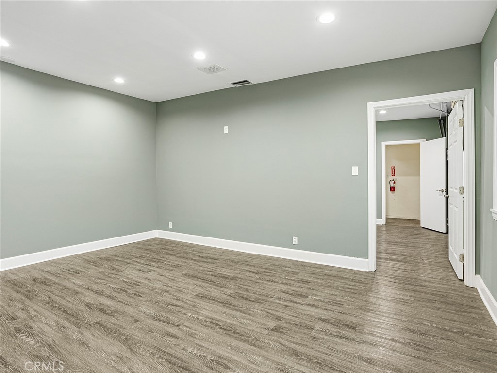 4105 W Magnolia Boulevard Property Photo 9