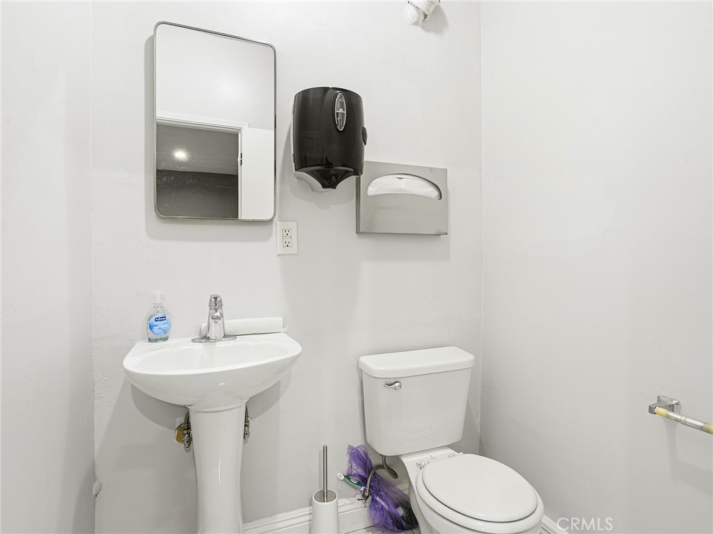 4105 W Magnolia Boulevard Property Photo 13