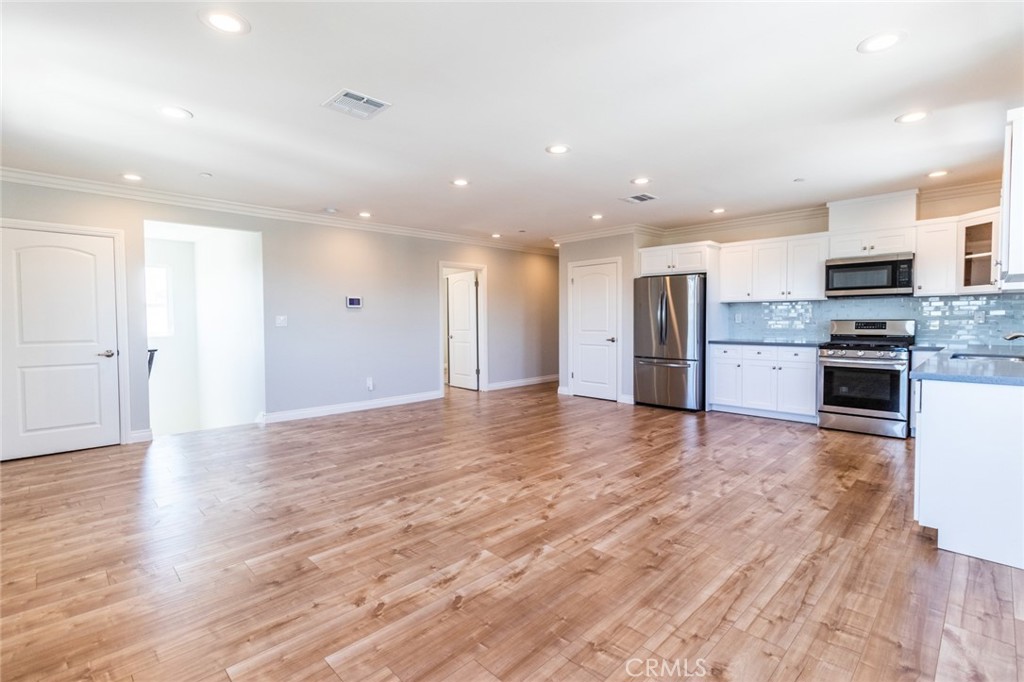 1739 Longwood Avenue Property Photo 3