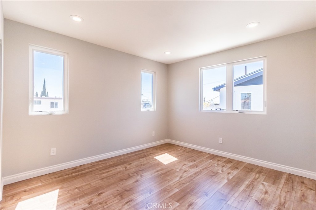1739 Longwood Avenue Property Photo 14