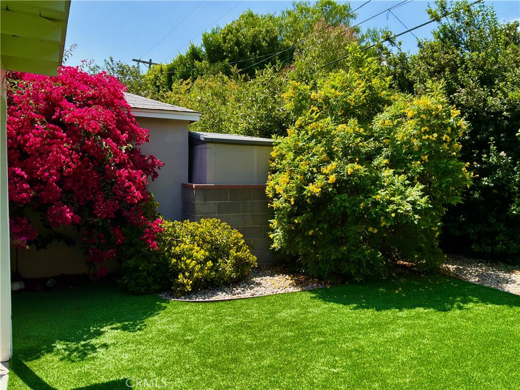 17415 Victory Property Photo 17
