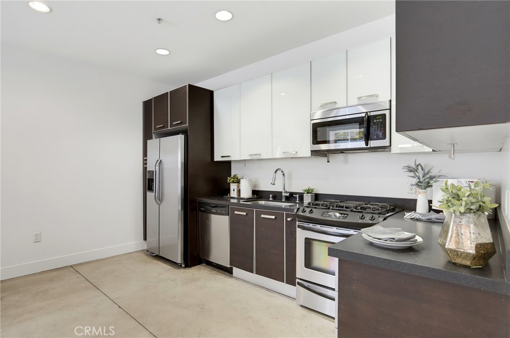 139 S Los Robles Avenue 102 Property Photo 12