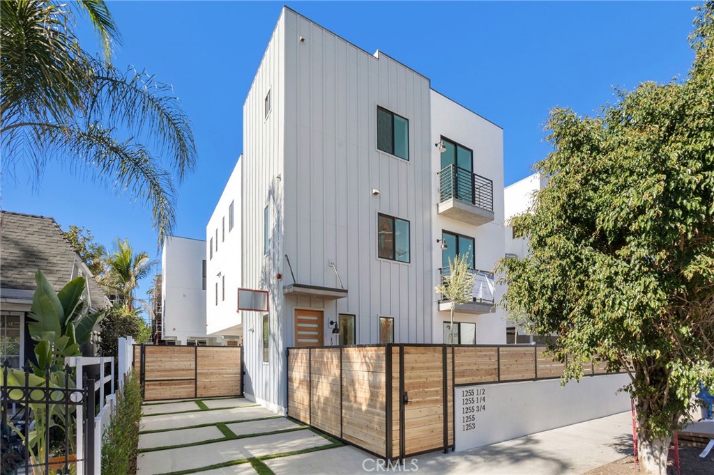 1255 N Gower Street Property Photo 1