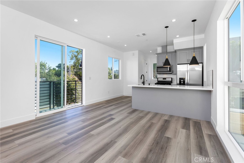 1255 N Gower Street Property Photo 2