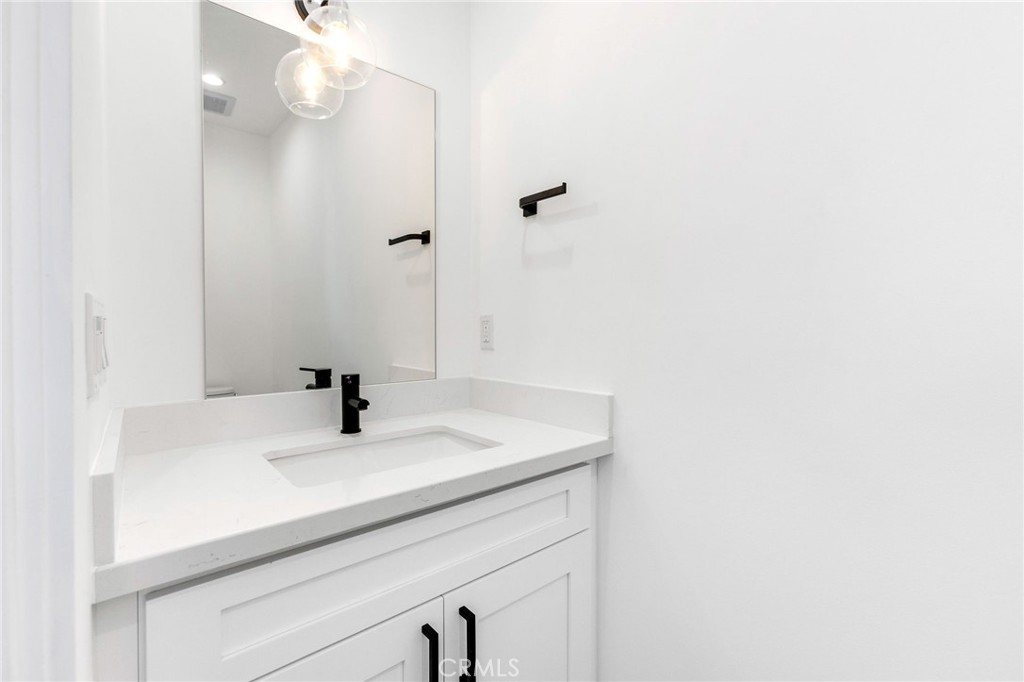 1255 N Gower Street Property Photo 9