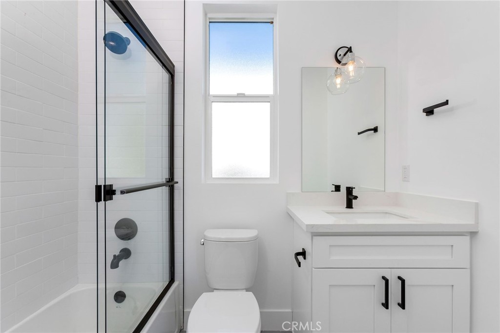 1255 N Gower Street Property Photo 11