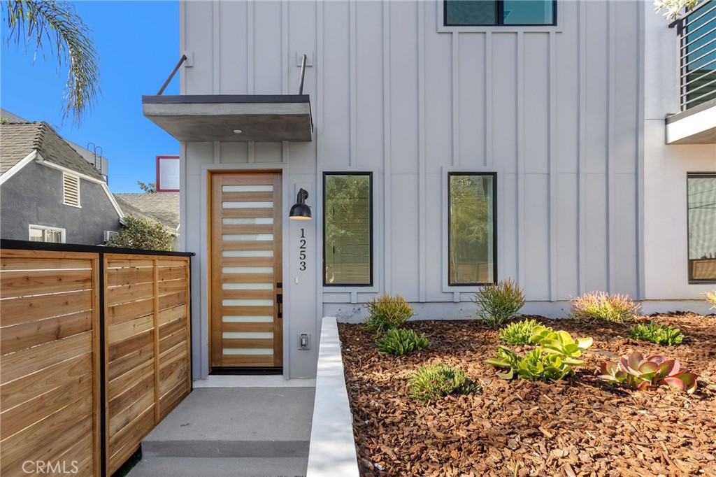 1255 N Gower Street Property Photo 13