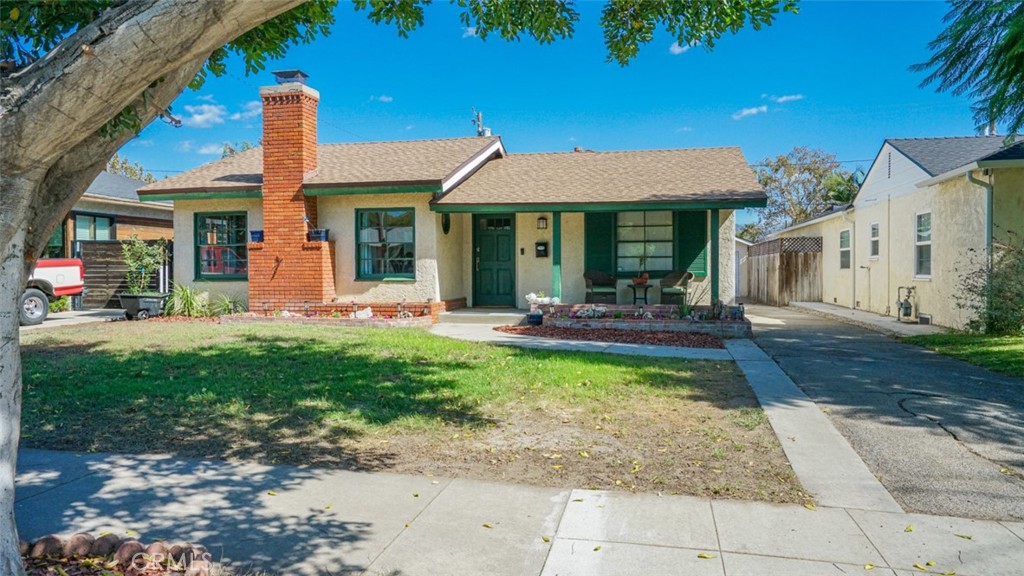 330 S Griffith Park Drive Property Photo 1