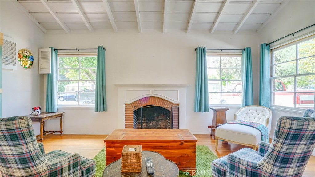 330 S Griffith Park Drive Property Photo 4