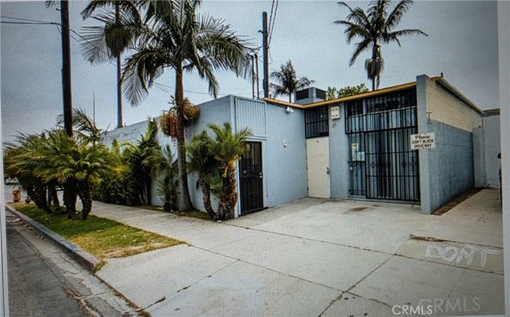 1533 Alamitos Property Photo 1