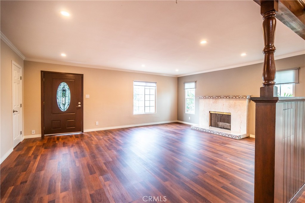 870 N Alexandria Avenue Property Photo 3