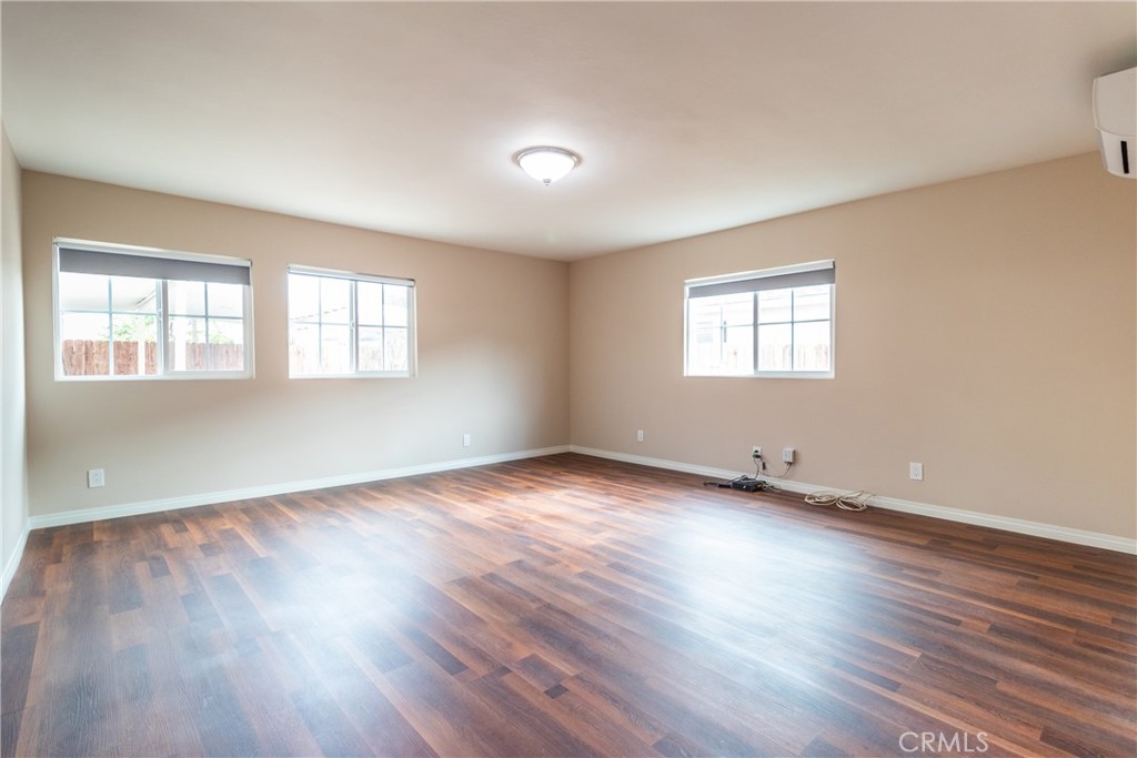 870 N Alexandria Avenue Property Photo 23