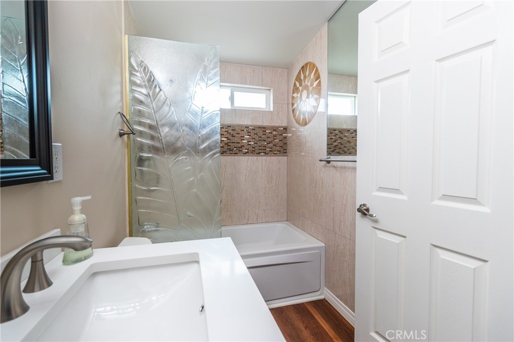 870 N Alexandria Avenue Property Photo 26